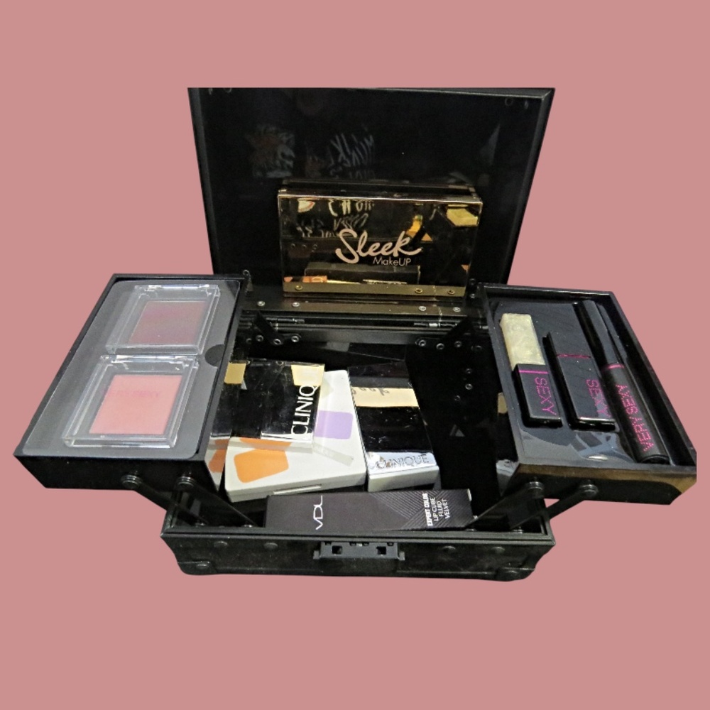 Victoria's Secret VERY SEXY Makeup / Jewelry Case Filled with NEW Makeup